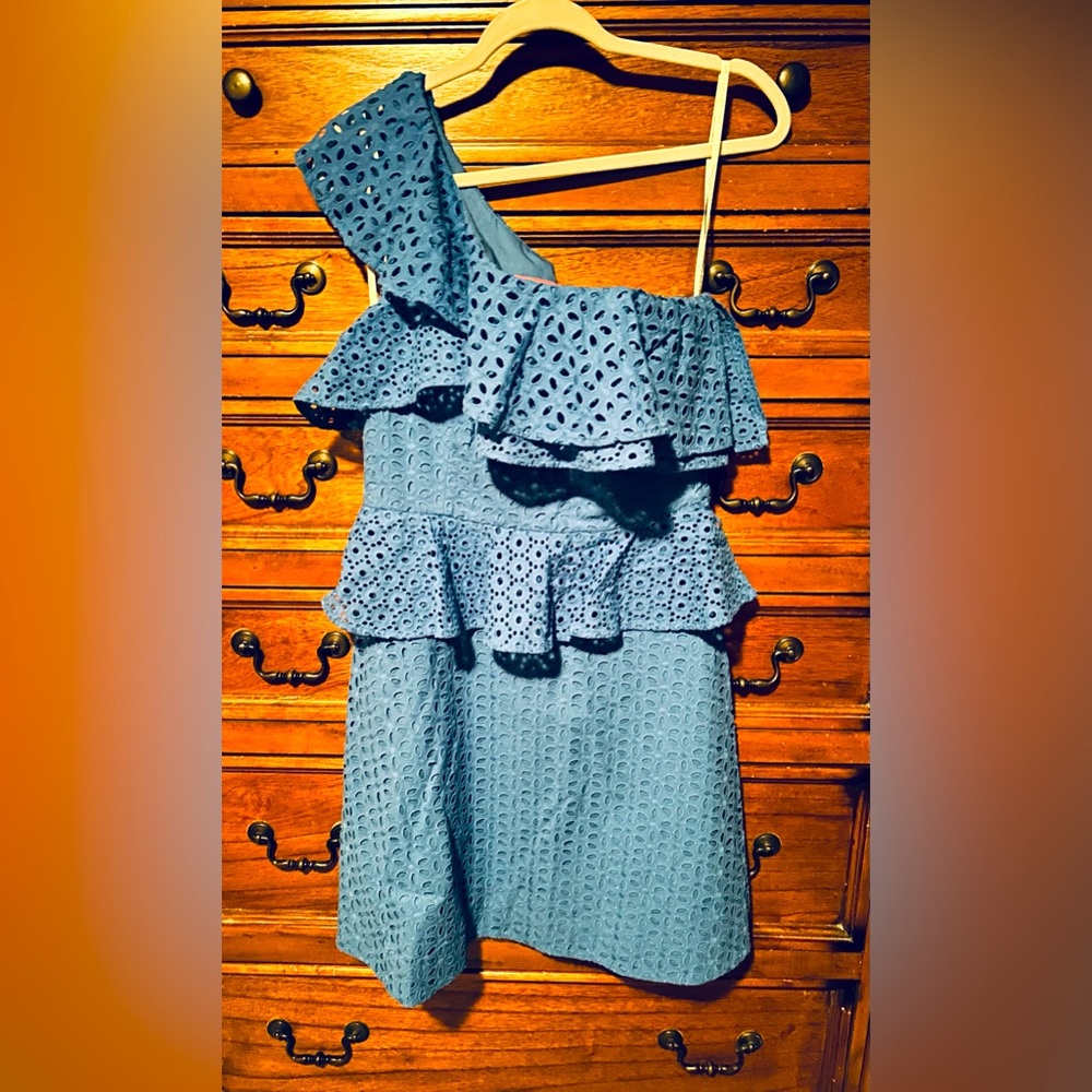 Gorgeous NWT one shoulder ruffle blue eyelet Lilly Pulitzer dress with side zip